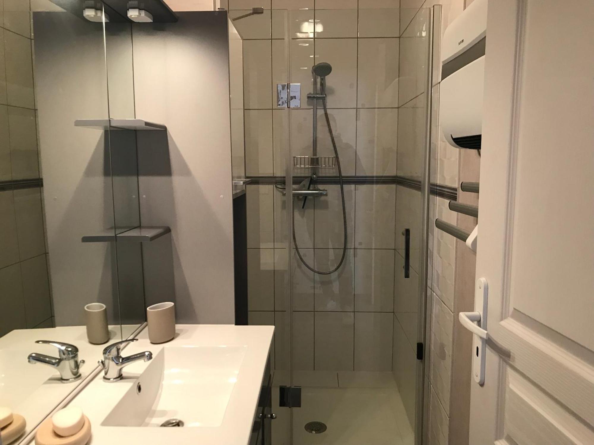 Apartament Le Mombrun - Parking Prive - Hypercentre - Patio Interieur Vichy Zewnętrze zdjęcie